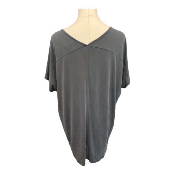 ✨ EUC Amelia James Gray V-Neck Pocket Tee | Size L - Picture 4 of 5